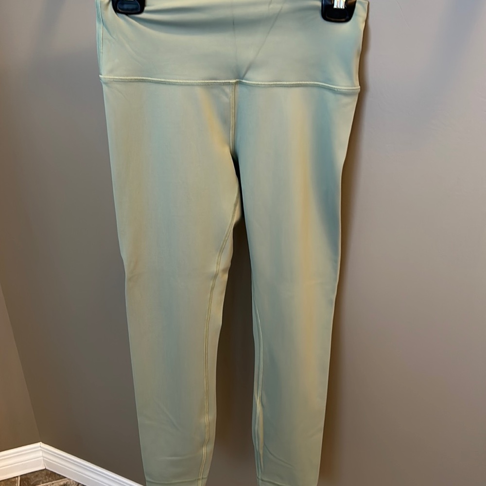 Lululemon Wunder Train - Sz 8, Willow Green 25” length